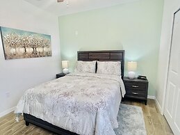 Cozy Condo Minutes Away From Disney