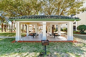 Cozy Condo Minutes Away From Disney