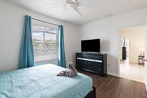 5/3 Pool Home Located in Sunset Ridge Community!