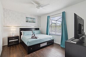 5/3 Pool Home Located in Sunset Ridge Community!