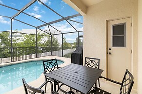 5/3 Pool Home Located in Sunset Ridge Community!