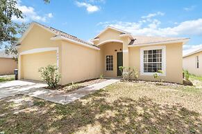 5/3 Pool Home Located in Sunset Ridge Community!