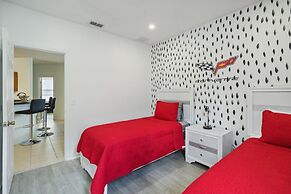 5/3 Pool Home Located in Sunset Ridge Community!