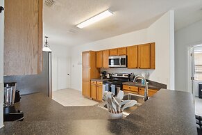 5/3 Pool Home Located in Sunset Ridge Community!