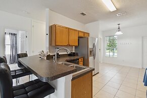 5/3 Pool Home Located in Sunset Ridge Community!