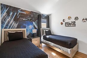 4/2 Private Pool House Near all Famous Attractions!!!