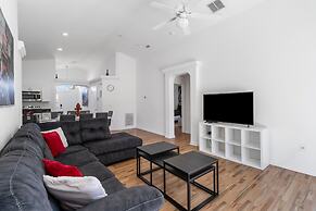 4/2 Private Pool House Near all Famous Attractions!!!