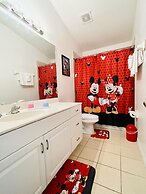 Huge Screened Patio That Overlooks Lake Buck, Near Famous Attractions!