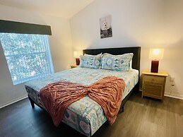 Huge Screened Patio That Overlooks Lake Buck, Near Famous Attractions!