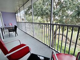 Huge Screened Patio That Overlooks Lake Buck, Near Famous Attractions!