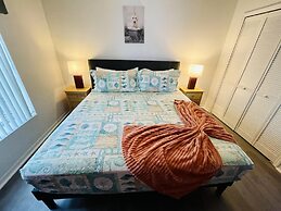 Huge Screened Patio That Overlooks Lake Buck, Near Famous Attractions!