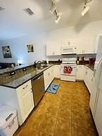 Huge Screened Patio That Overlooks Lake Buck, Near Famous Attractions!