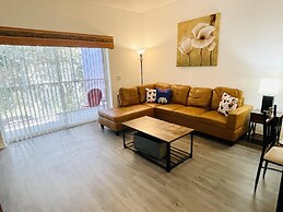 Huge Screened Patio That Overlooks Lake Buck, Near Famous Attractions!