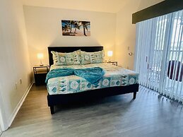 Huge Screened Patio That Overlooks Lake Buck, Near Famous Attractions!