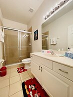 Huge Screened Patio That Overlooks Lake Buck, Near Famous Attractions!