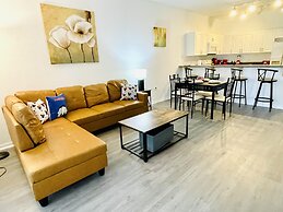 Huge Screened Patio That Overlooks Lake Buck, Near Famous Attractions!