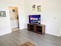 Huge Screened Patio That Overlooks Lake Buck, Near Famous Attractions!