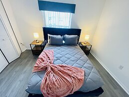 Huge Screened Patio That Overlooks Lake Buck, Near Famous Attractions!