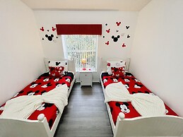 Huge Screened Patio That Overlooks Lake Buck, Near Famous Attractions!