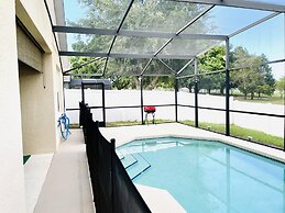 3/2 Pool Home Located in Sunset Ridge Community!!