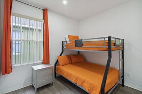 5/4 Pool Home Located in Sunset Ridge Community!