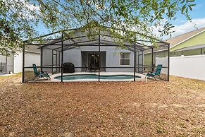 5/4 Pool Home Located in Sunset Ridge Community!