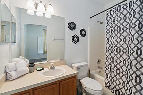 5/4 Pool Home Located in Sunset Ridge Community!