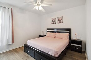 5/4 Pool Home Located in Sunset Ridge Community!