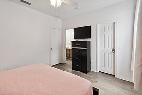 5/4 Pool Home Located in Sunset Ridge Community!