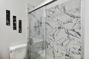 5/4 Pool Home Located in Sunset Ridge Community!