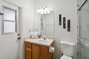 5/4 Pool Home Located in Sunset Ridge Community!