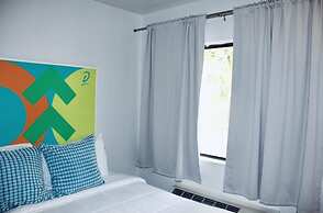 1/1 Condo-hotel With Double bed and Community Pool Miles From Disney!