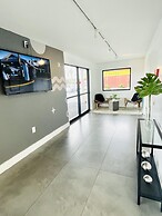 1/1 Condo-hotel With Double bed and Community Pool Miles From Disney!