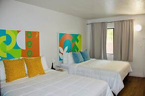 1/1 Condo-hotel With Double bed and Community Pool Miles From Disney!