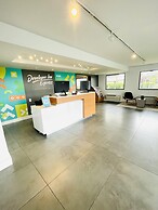 1/1 Condo-hotel With Double bed and Community Pool Miles From Disney!