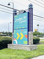 1/1 Condo-hotel With Double bed and Community Pool Miles From Disney!