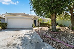 5/3 Pool Home Located in Sunset Ridge Community!