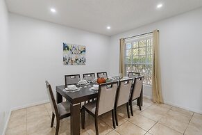 5/3 Pool Home Located in Sunset Ridge Community!