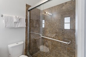 5/3 Pool Home Located in Sunset Ridge Community!