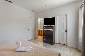 5/3 Pool Home Located in Sunset Ridge Community!