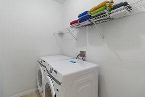 5/3 Pool Home Located in Sunset Ridge Community!