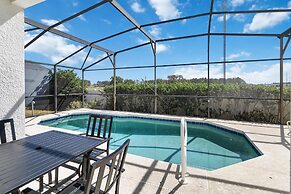 5/3 Pool Home Located in Sunset Ridge Community!