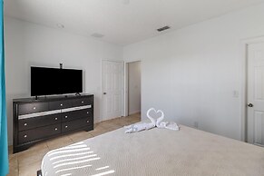 5/3 Pool Home Located in Sunset Ridge Community!