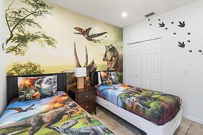 5/3 Pool Home Located in Sunset Ridge Community!