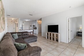 5/3 Pool Home Located in Sunset Ridge Community!