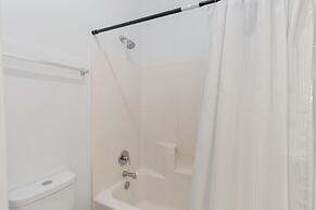 5/3 Pool Home Located in Sunset Ridge Community!