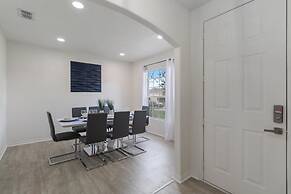 5/3 Pool Home Located in Sunset Ridge Community!