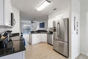 5/3 Pool Home Located in Sunset Ridge Community!