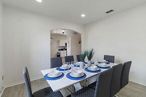 5/3 Pool Home Located in Sunset Ridge Community!