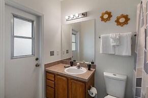 5/3 Pool Home Located in Sunset Ridge Community!